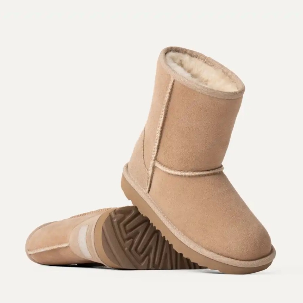 UGG classic boots in sand size 13